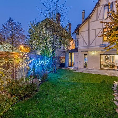 Cottage De La Foret Шантийи Экстерьер фото